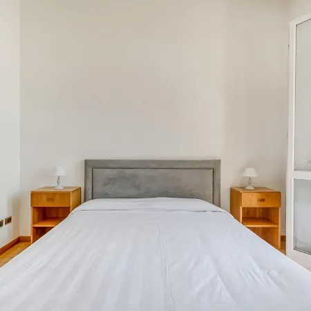 Apartman Lovely In With Balcony