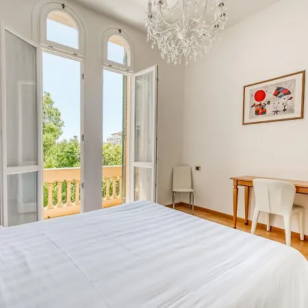 Lovely In With Balcony Apartman *