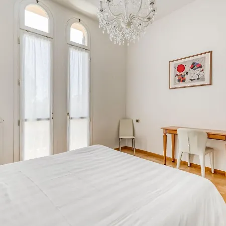 Apartman Lovely In With Balcony San Remo