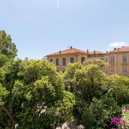 Lovely In With Balcony Apartman